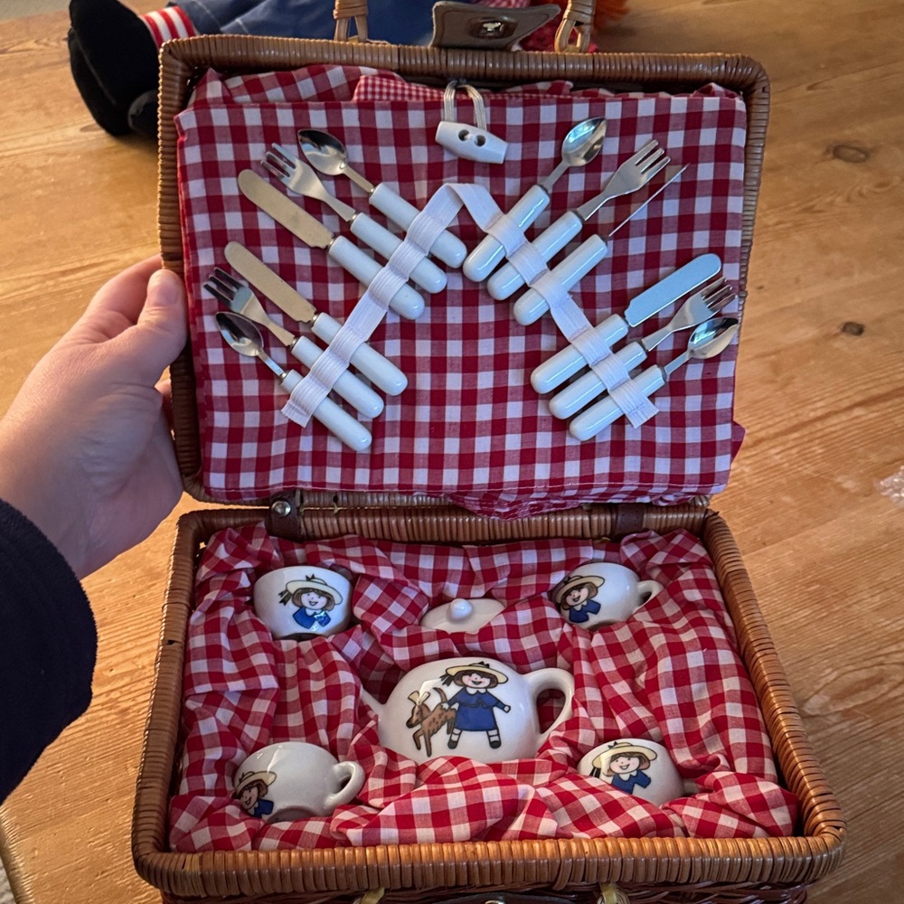 Madeline Tea Set Picnic Basket